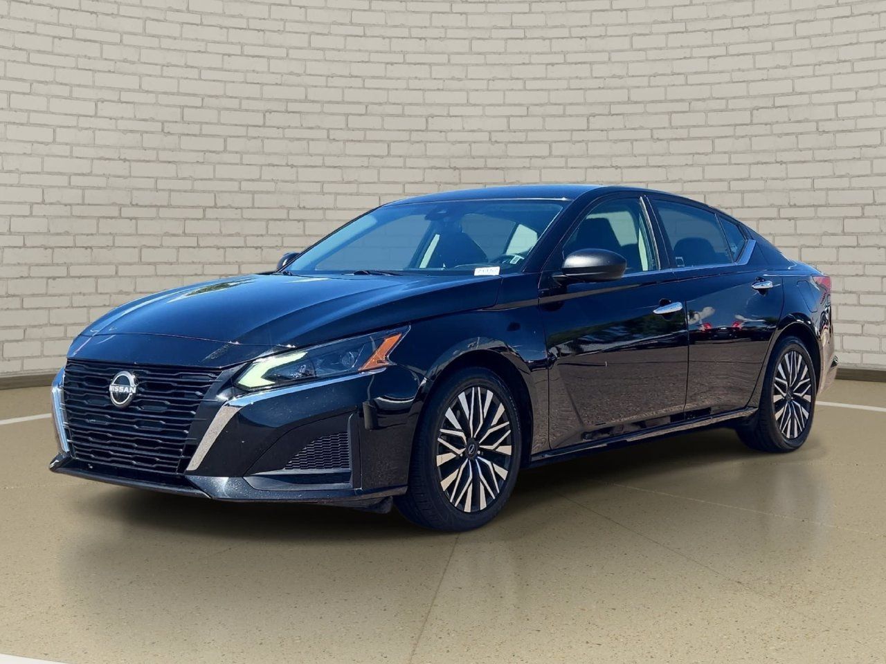 Used 2025 Nissan Altima 2.5 SV FWD image 1