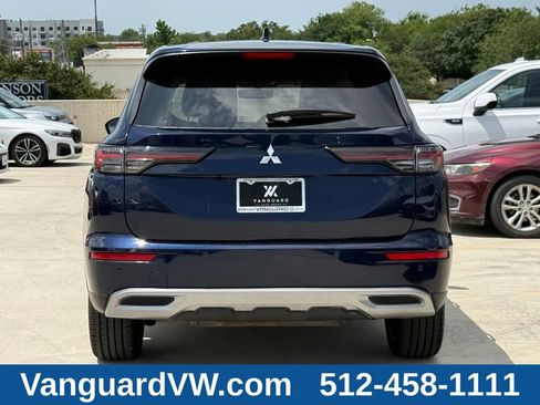 Used 2025 Mitsubishi Outlander SE FWD image 10
