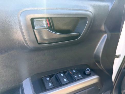 Used 2023 Toyota Tacoma SR5 AWD/4WD image 10