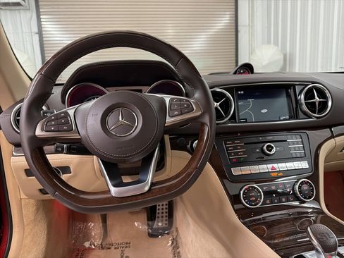 Used 2019 Mercedes-Benz SL 550 image 25