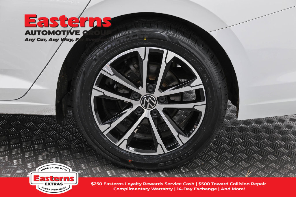 Used 2025 Volkswagen Jetta Sport FWD image 33