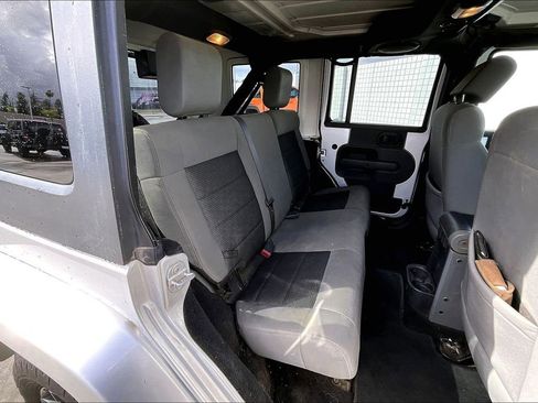 Used 2010 Jeep Wrangler Unlimited Sahara image 18