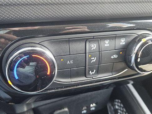 Used 2025 Chevrolet TrailBlazer LT FWD image 13