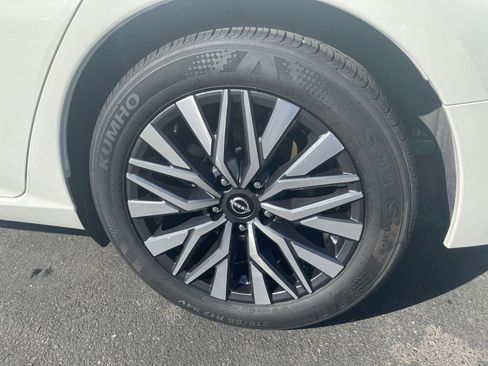 Used 2025 Nissan Altima 2.5 SV image 24