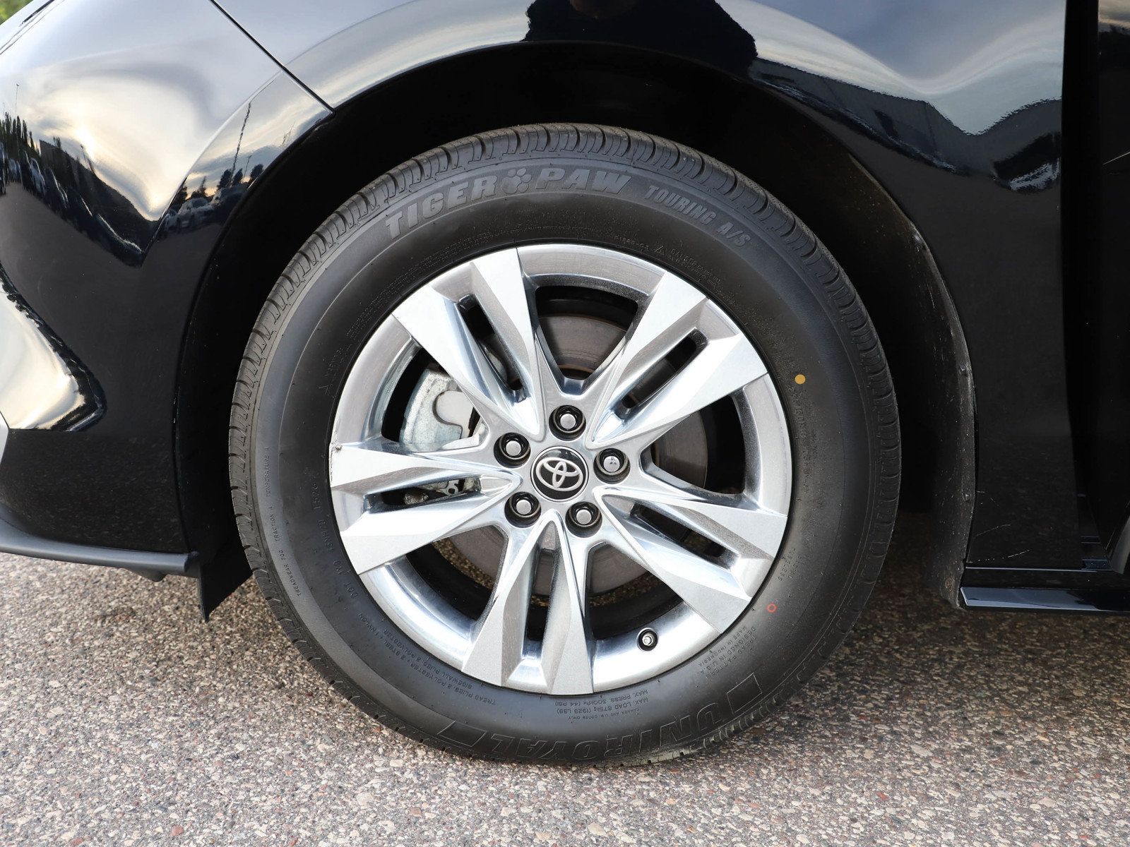 Used 2024 Toyota Sienna Limited AWD/4WD image 32