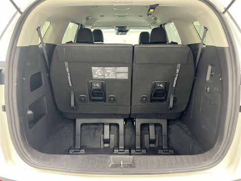 Used 2024 Kia Carnival LX image 23