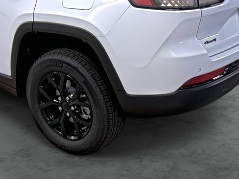 New 2025 Jeep Grand Cherokee Altitude image 9