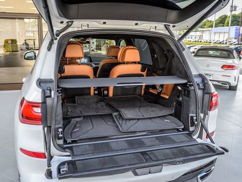 Used 2022 BMW X7 xDrive40i w/ M Sport Package AWD/4WD image 11