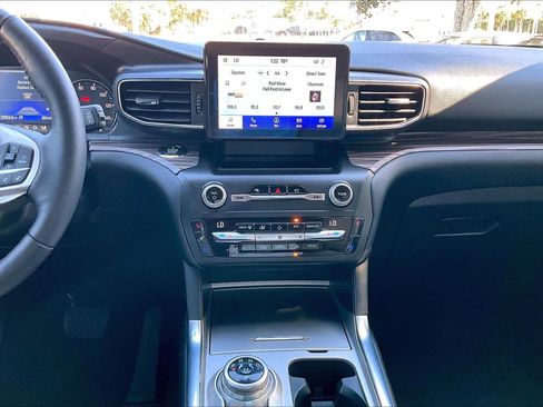 Used 2020 Ford Explorer Limited w/ Class III Trailer Tow Package image 6