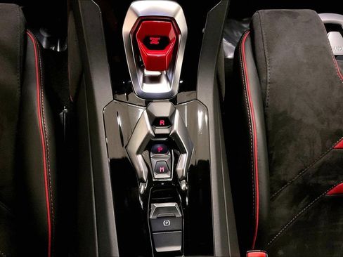 Used 2021 Lamborghini Huracan EVO RWD image 12