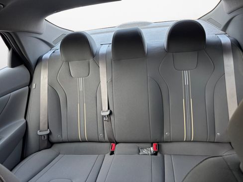 Certified 2025 Hyundai Elantra Hybrid FWD image 12