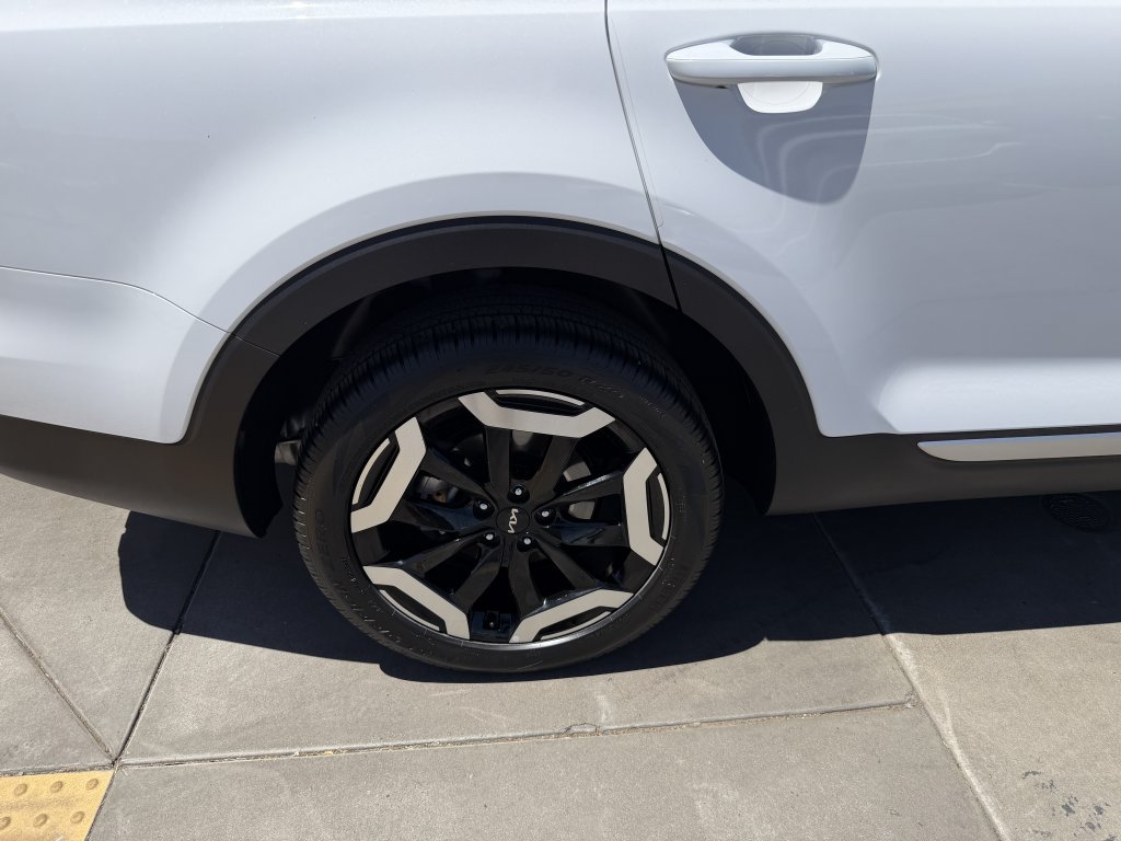 Used 2025 Kia Telluride EX w/ EX Captain's Chair Package FWD image 15