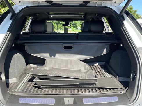 Used 2020 Cadillac XT5 Premium Luxury w/ LPO, Floor Liner Package AWD/4WD image 17
