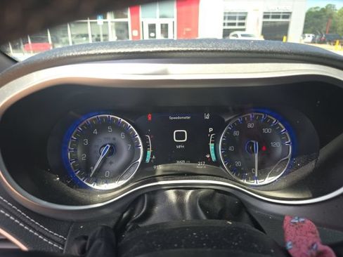 Used 2023 Chrysler Pacifica Touring-L w/ S Appearance Package FWD image 12
