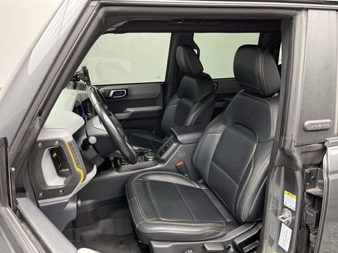 Used 2023 Ford Bronco Badlands image 11
