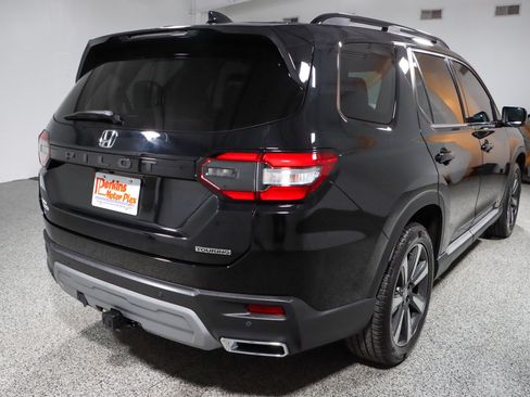 Used 2024 Honda Pilot Touring image 7