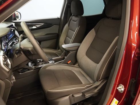 Used 2024 Chevrolet TrailBlazer LT AWD/4WD image 3