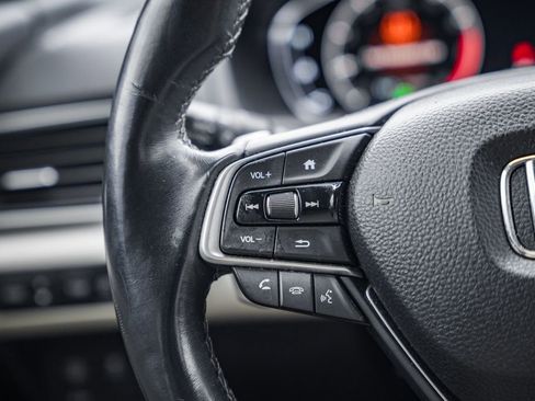 Used 2018 Honda Accord Touring image 30