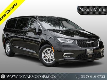 Used 2024 Chrysler Pacifica Touring-L