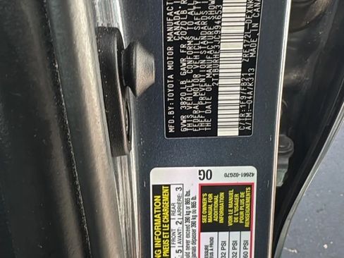 Used 2018 Toyota Corolla LE FWD image 52