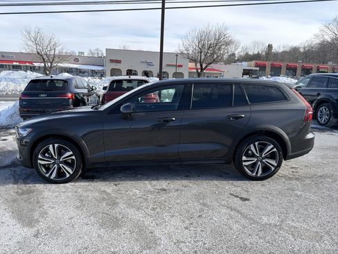 Certified 2025 Volvo V60 B5 Cross Country Plus AWD/4WD image 4