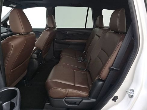 Used 2025 Honda Passport EX-L image 9