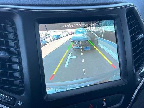 Used 2022 Jeep Cherokee Latitude Lux w/ Sun & Sound Group image 19