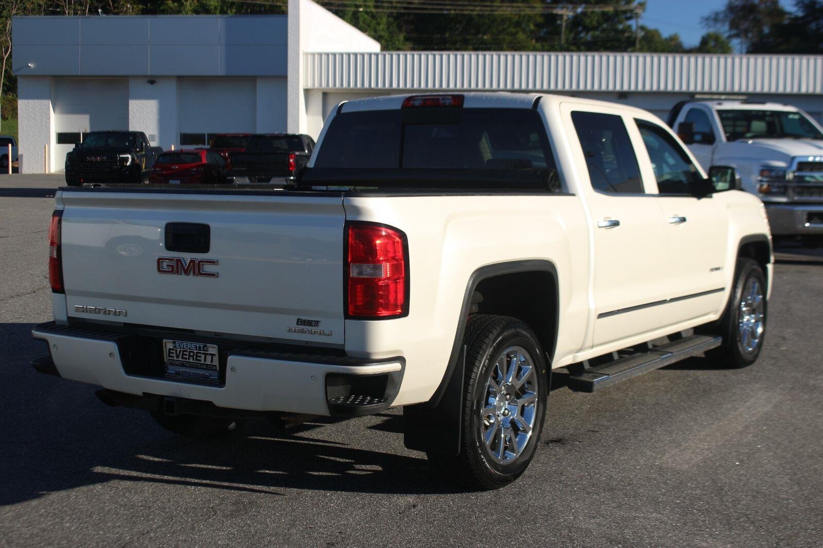 Used 2015 GMC Sierra 1500 Denali w/ Driver Alert Package AWD/4WD image 7
