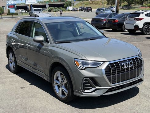 Used 2020 Audi Q3 2.0T Premium Plus w/ Premium Plus Package AWD/4WD image 2