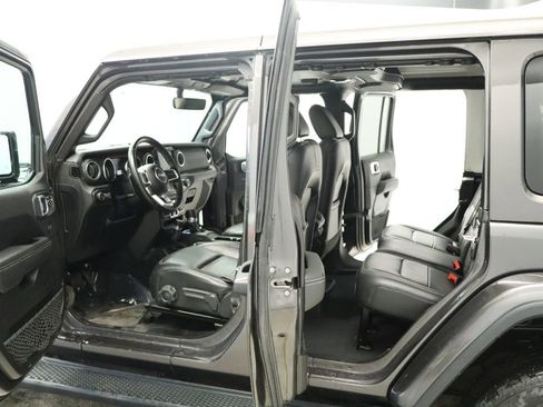 Used 2019 Jeep Wrangler Unlimited Sahara w/ Uconnect 4C Nav & Sound Group image 16