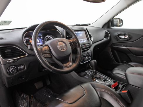 Used 2021 Jeep Cherokee Trailhawk AWD/4WD image 24