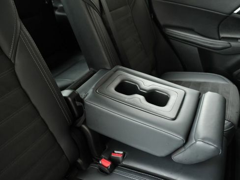 Used 2024 Mitsubishi Outlander AWD image 25