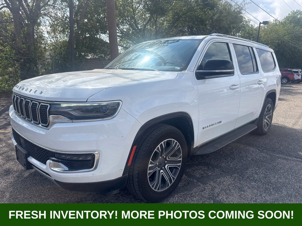 Used 2024 Jeep Wagoneer L Series II RWD image 5