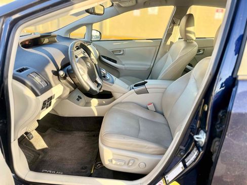 Used 2015 Toyota Prius Five FWD image 20