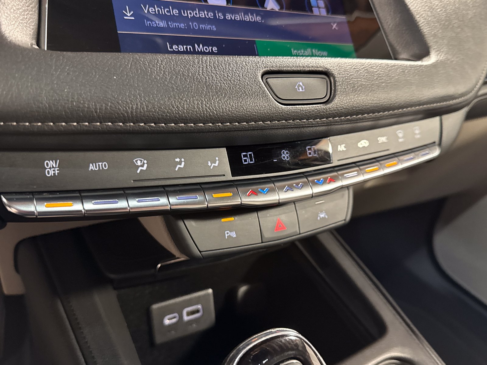Used 2023 Cadillac XT4 Premium Luxury AWD/4WD image 23