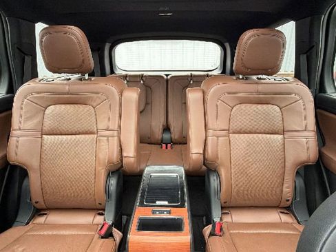 Used 2020 Lincoln Aviator Reserve w/ Equipment Group 202A AWD/4WD image 12