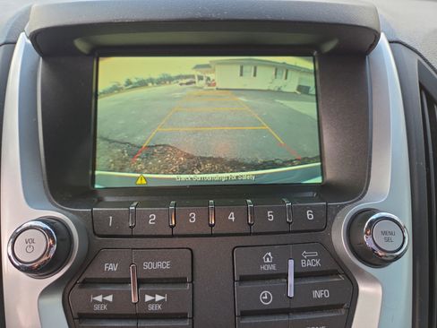 Used 2017 Chevrolet Equinox LT image 19