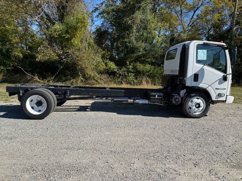 New 2025 Isuzu NPR HD image 8