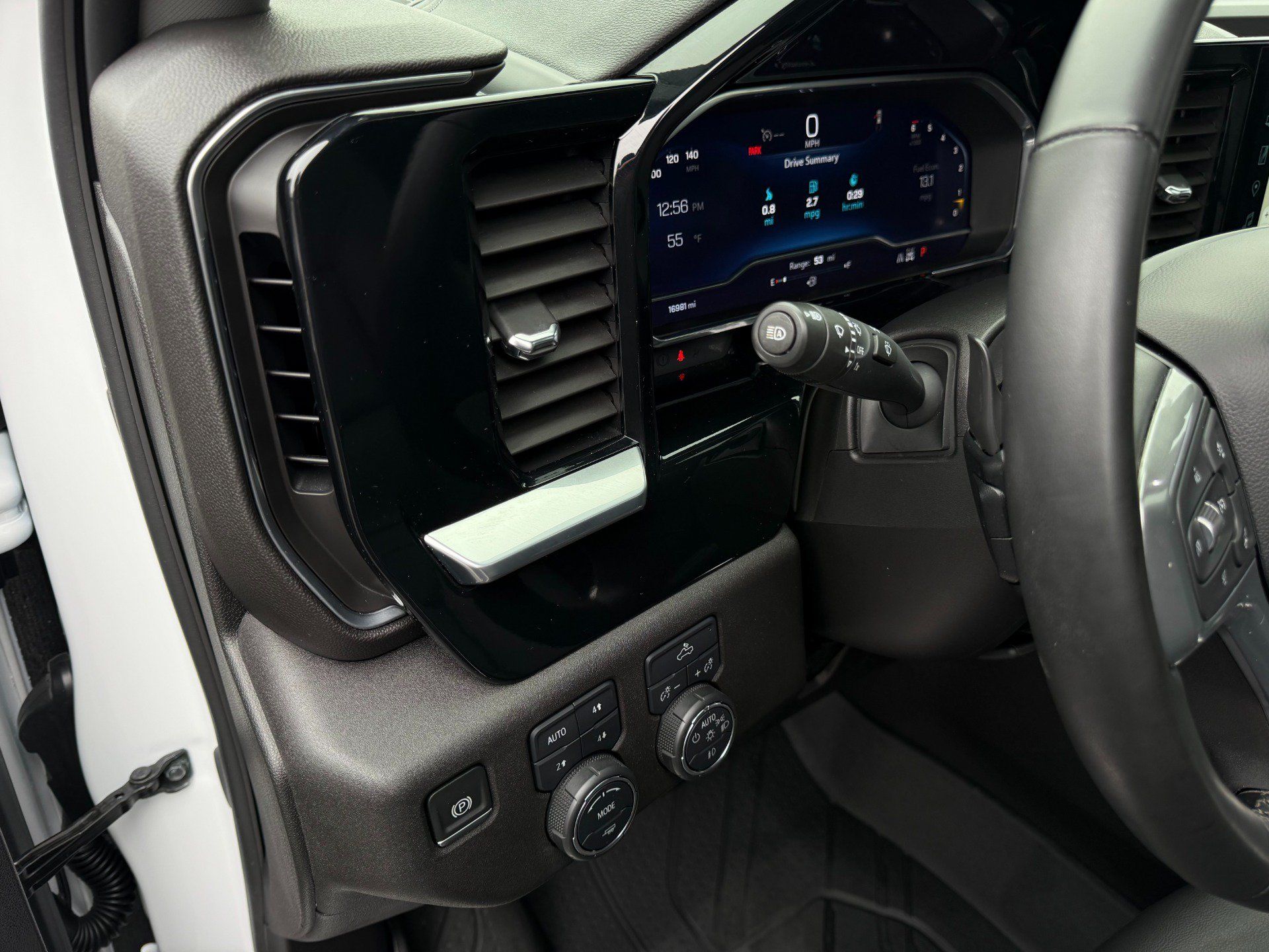 Used 2024 Chevrolet Silverado 1500 RST w/ Redline Edition AWD/4WD image 10