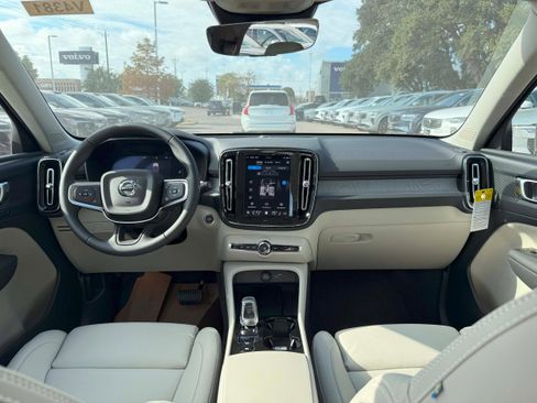 New 2026 Volvo XC40 B5 Plus w/ Protection Package Premier image 20