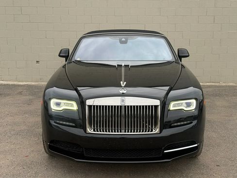 Used 2018 Rolls-Royce Dawn RWD image 18