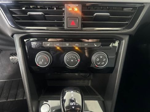 Used 2023 Volkswagen Taos SE w/ Panoramic Sunroof Package image 22