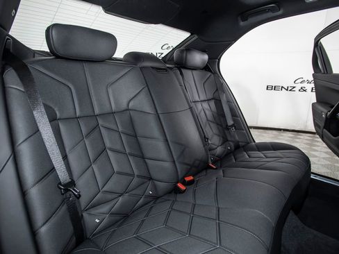 Used 2025 BMW 760i xDrive w/ Executive Package image 42