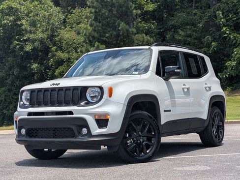 Used 2023 Jeep Renegade Altitude AWD/4WD image 4