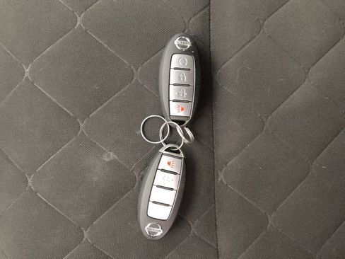 Used 2019 Nissan Kicks SR image 32