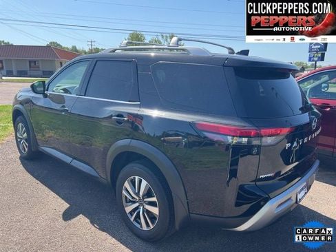 Used 2025 Nissan Pathfinder SL FWD image 4