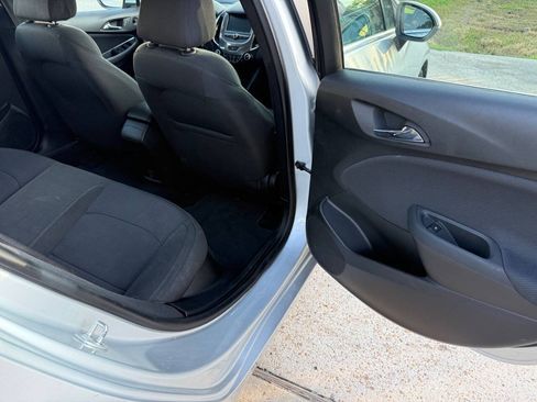Used 2017 Chevrolet Cruze LT w/ Convenience Package FWD image 12