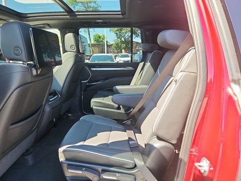 Used 2025 Cadillac Escalade ESV Premium Luxury w/ Touring Package AWD/4WD image 10