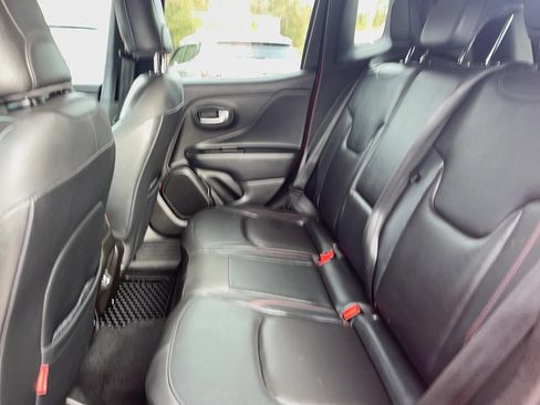 Certified 2022 Jeep Renegade Trailhawk w/ Trailer Tow Group image 11