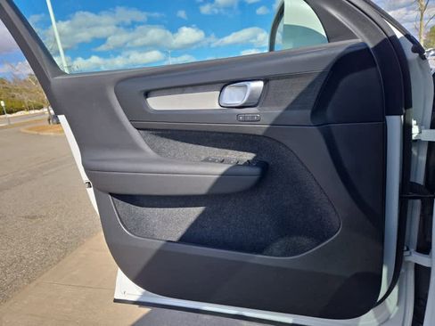 Used 2025 Volvo XC40 B5 Core image 20